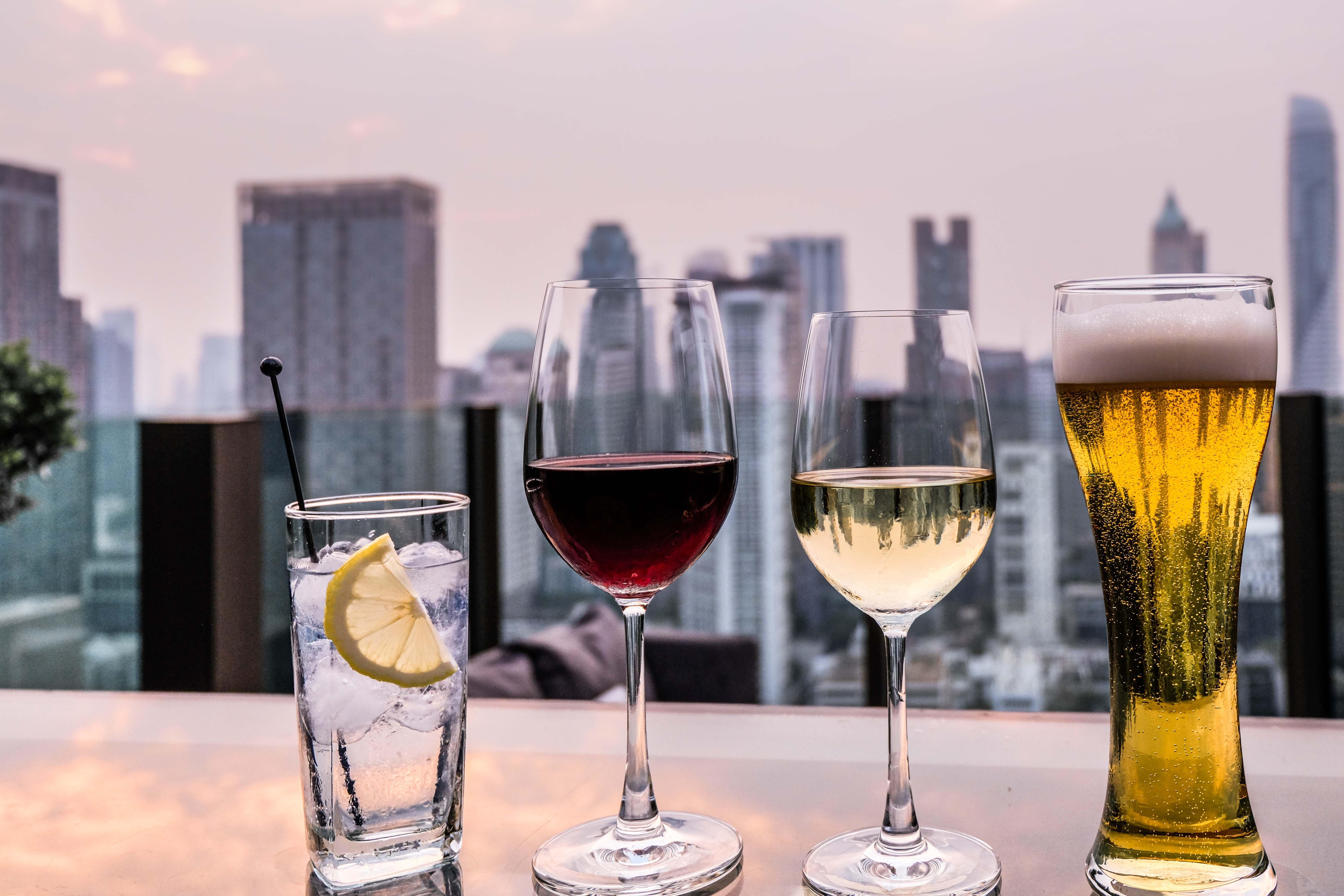 Hotel Indigo Bangkok Wireless Road By Ihg Εξωτερικό φωτογραφία A selection of alcoholic drinks