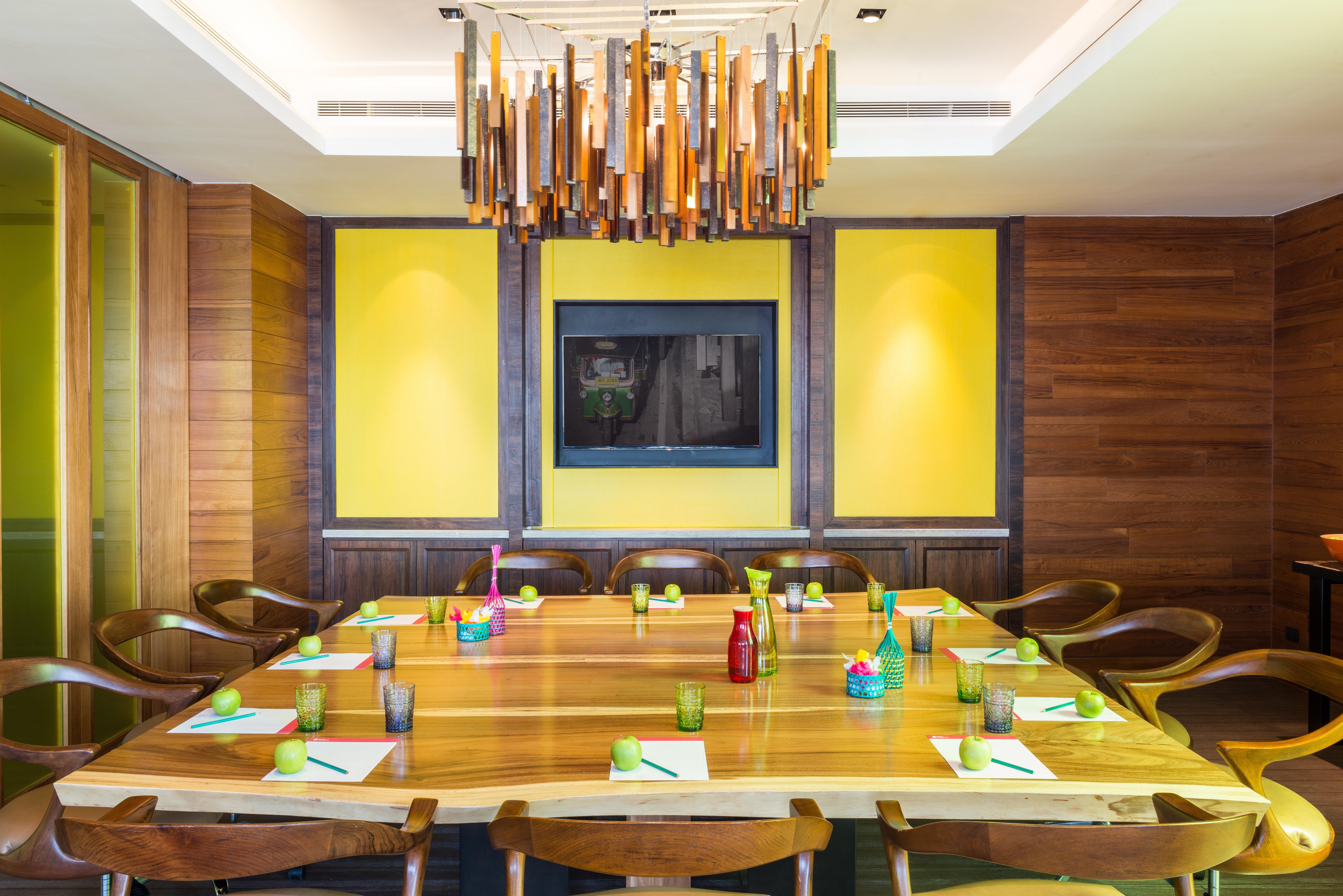 Hotel Indigo Bangkok Wireless Road By Ihg Εξωτερικό φωτογραφία Meeting room at the hotel