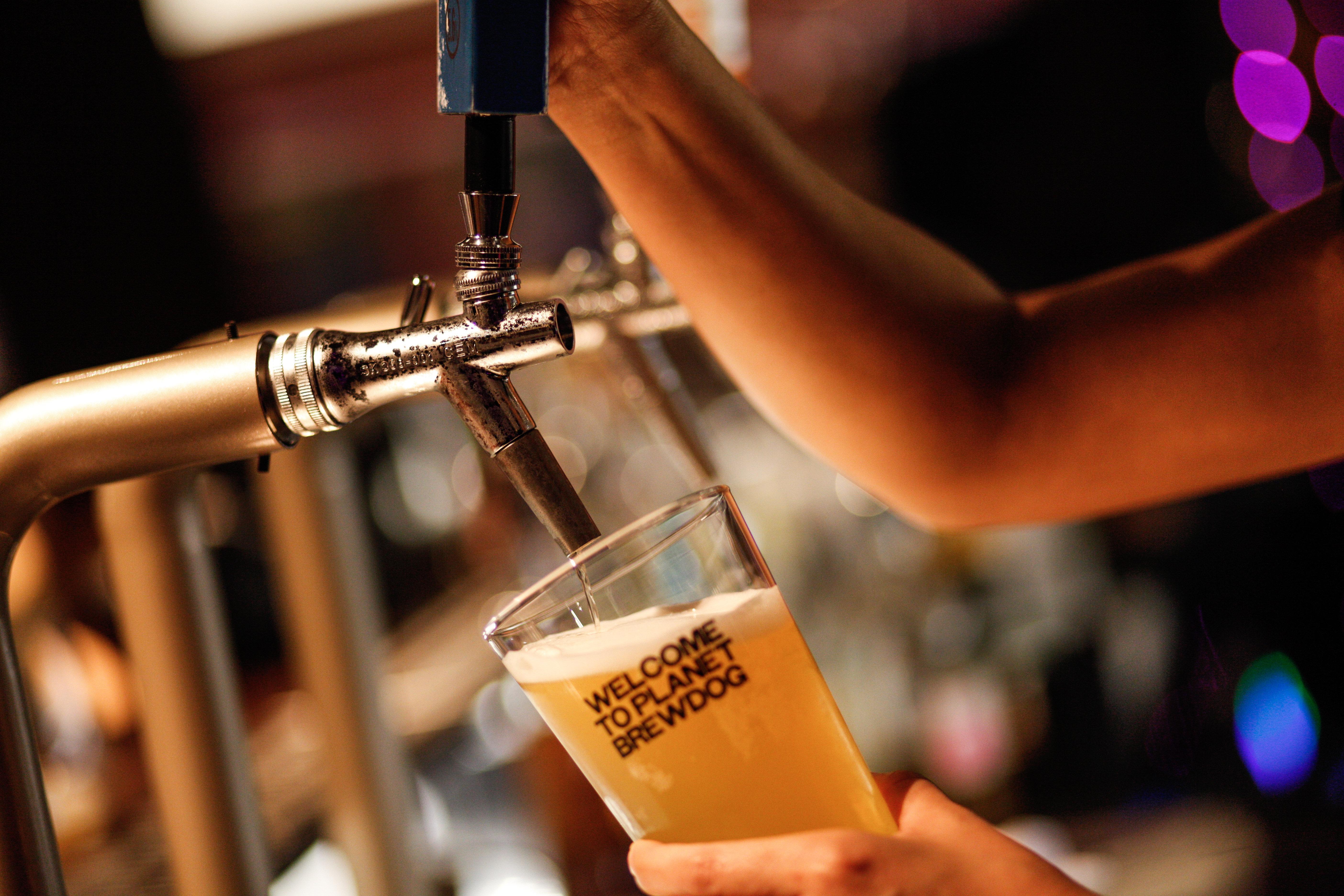 Hotel Indigo Bangkok Wireless Road By Ihg Εξωτερικό φωτογραφία A beer tap in action