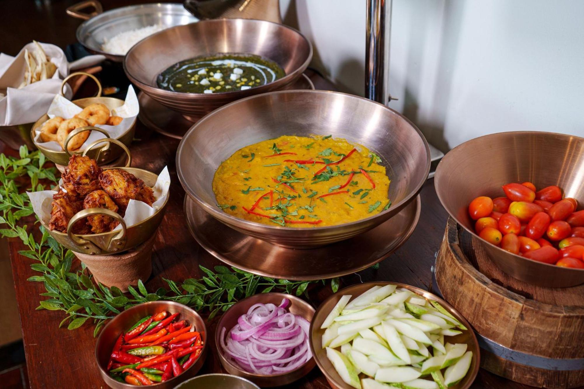 Hotel Indigo Bangkok Wireless Road By Ihg Εξωτερικό φωτογραφία Indian cuisine